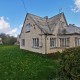 Naujosios Akmenės mieste parduodamas rąstų- apmūrytas gyvenamasis namas su 10,37 arų žemės sklypu ir ūkiniais pastatais